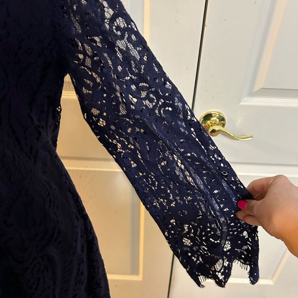 Francesca’s dark blue lace tunic size Large - Picture 3 of 5